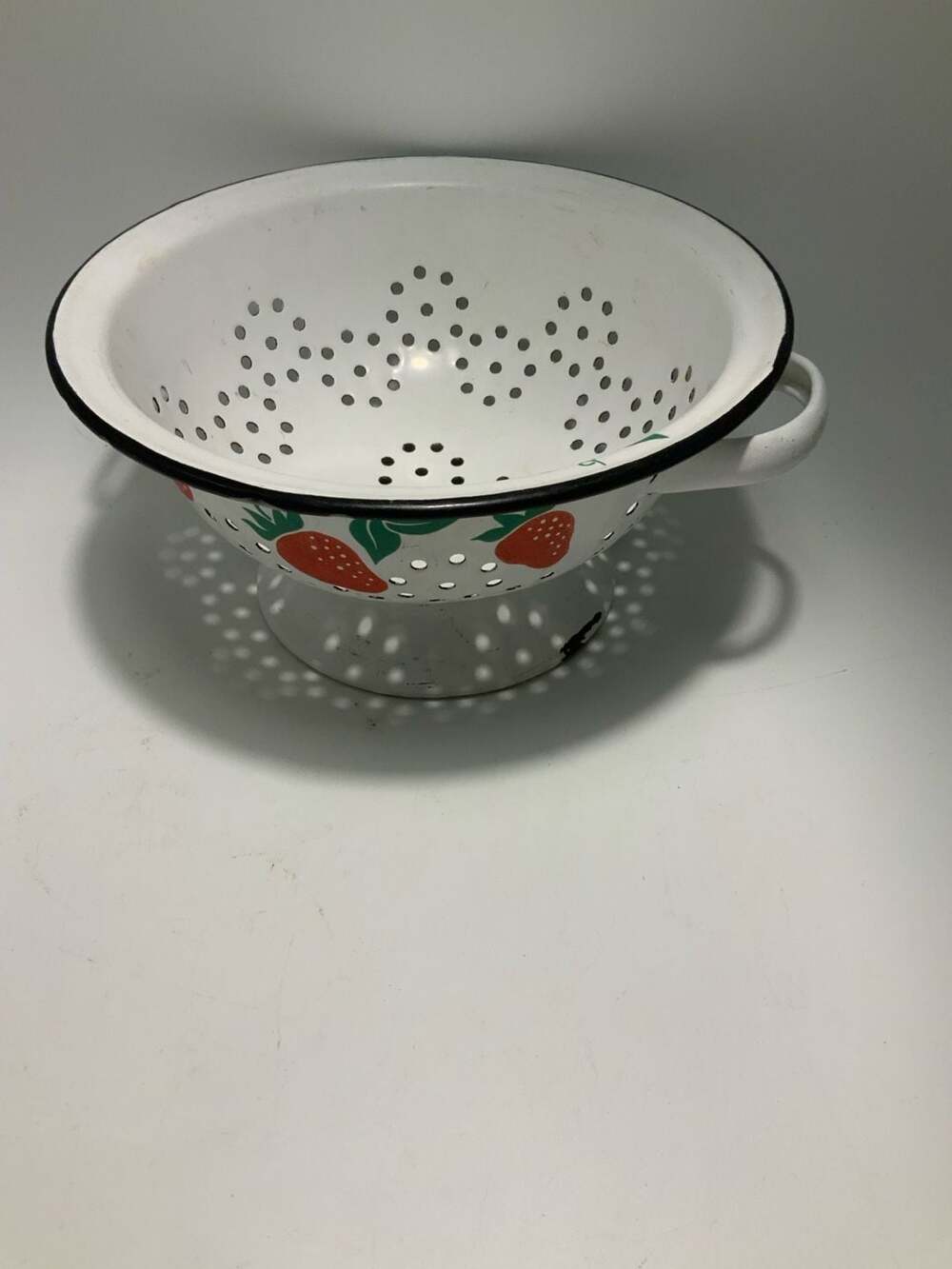 Vintage 1983 Teleflora White Enamel Strainer Colander Strawberries 8.25”